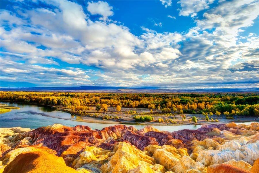 多元文化交融下的新疆地区发展研究