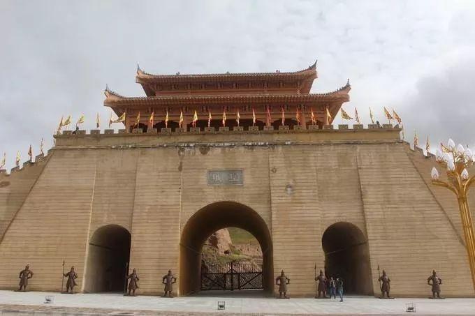 青海长云暗雪山,古战遗迹诉几人还